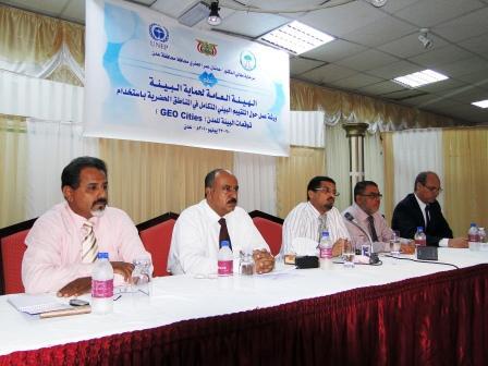 شائف يلقي كلمته في افتتاح ورشة العمل أمس